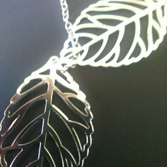 New Ladies Bright Shiny Choker Big Leaf Necklace - Picture 4 of 5